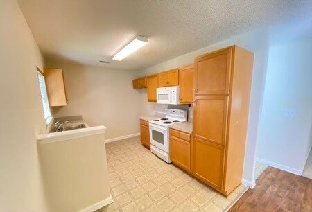 Building Photo - 8730 Hayden Glenn Dr