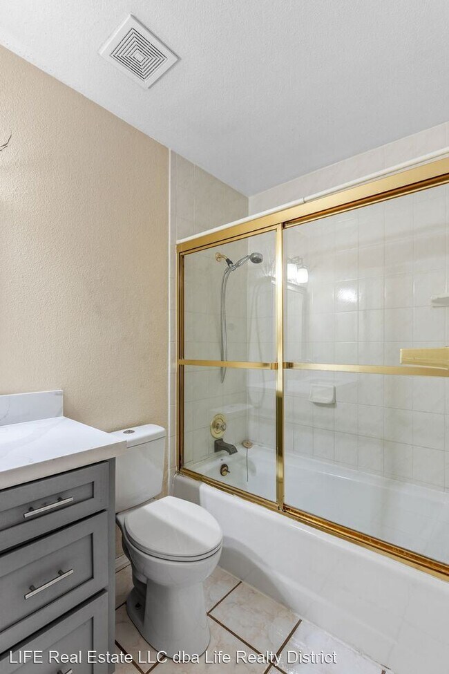 Building Photo - 3 br, 2 bath House - 4795 Woodlake Ave.