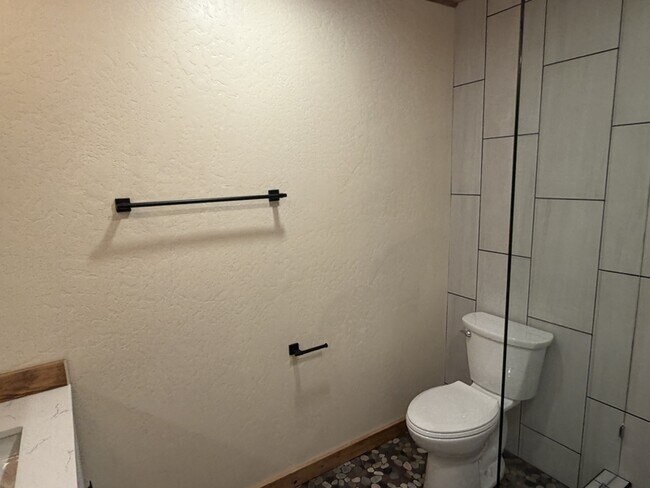 Building Photo - 7429 W Evans Creek Rd