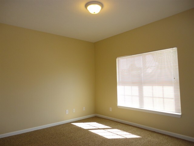 Building Photo - 12596 Pinetop Way