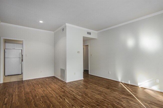 Building Photo - 2400 N Braeswood Blvd