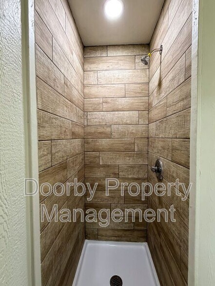 Building Photo - 5640 US-41