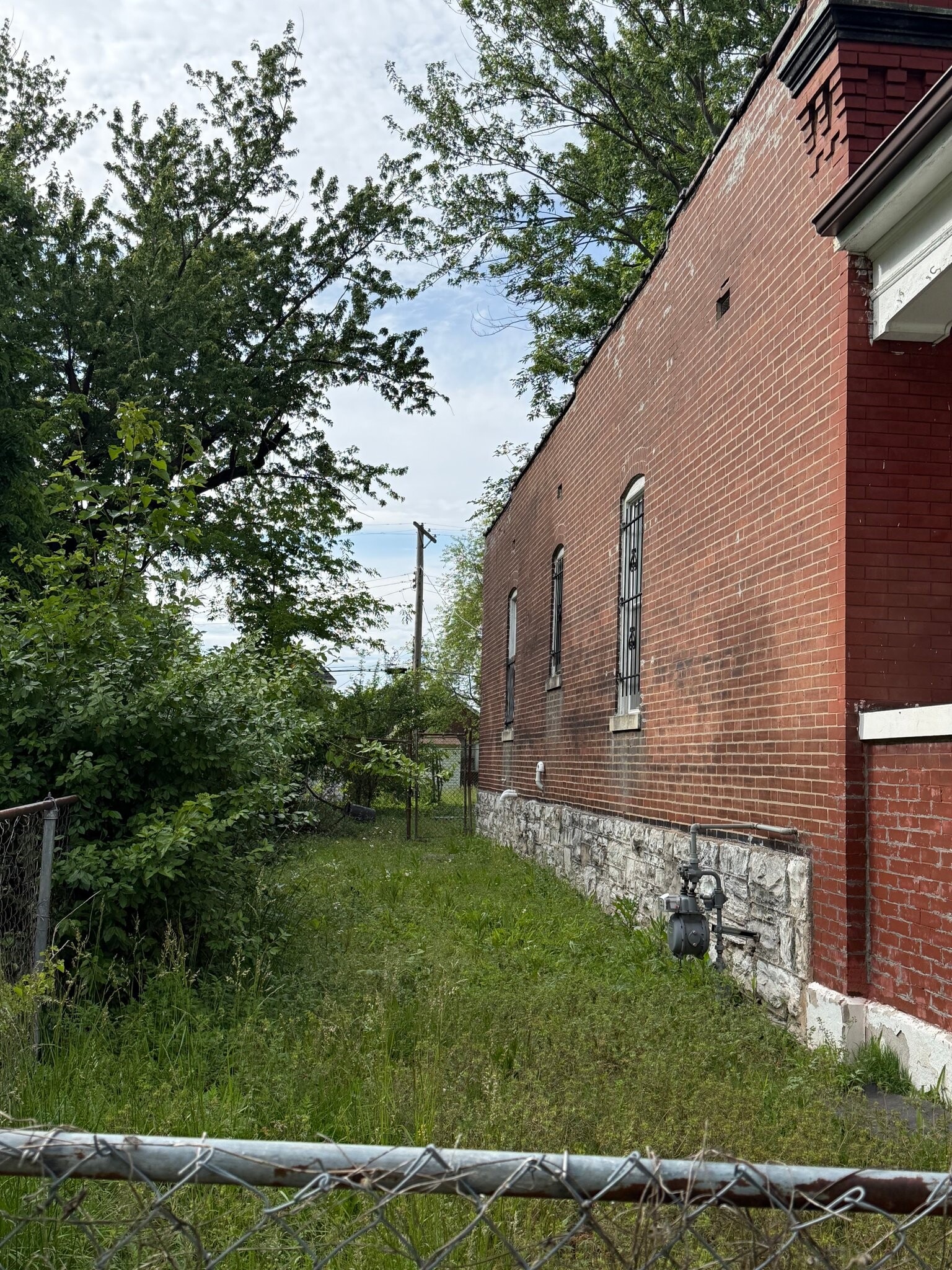 Building Photo - 5457 Geraldine Ave