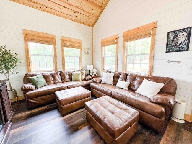 Building Photo - 449 Burbano Creekside Lndg