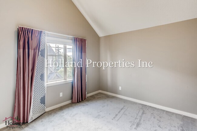 Building Photo - 7903 NE Rockne Way