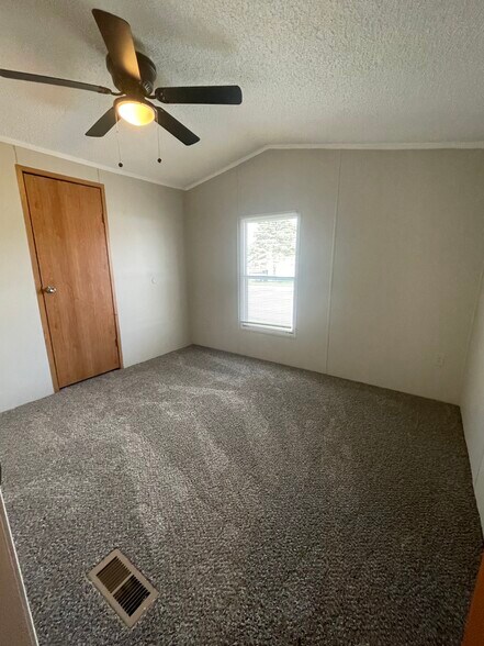 Building Photo - 18 Bellwood Dr