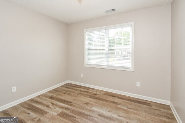 Building Photo - 5909 Rutland Pass SW