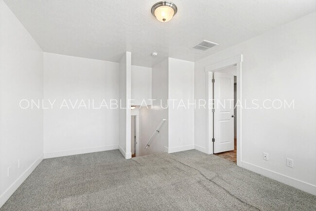 Building Photo - 345 W Park View Ln