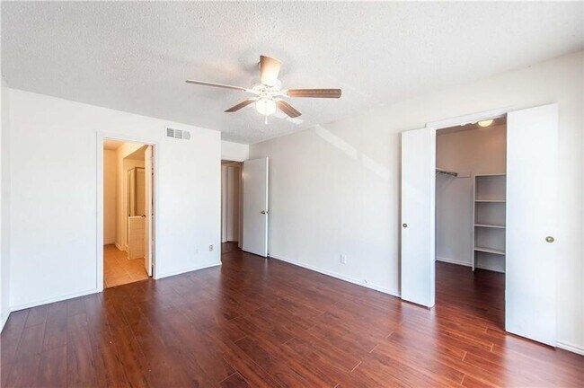 Building Photo - 15221 Berry Trail