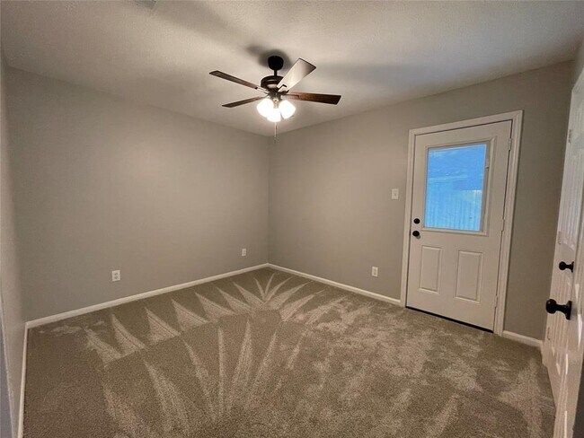 Building Photo - 38 Tivoli Garden Ct