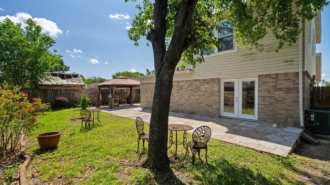 Building Photo - 606 Pinebrook Ln