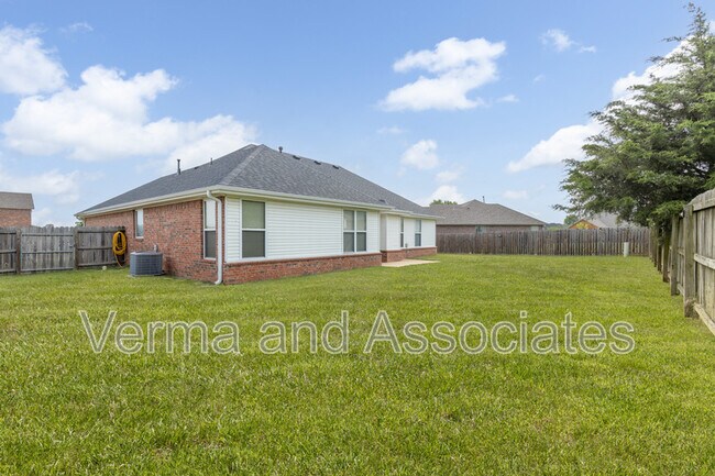 Building Photo - 4307 SW Fieldstone Blvd