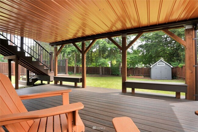 Building Photo - Spacious 5 Bed 3 Bath Home with In-Law Suite and huge yard in Olympic Hills