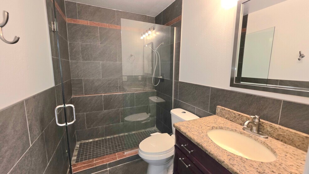 Building Photo - 1699 Landfair Ave