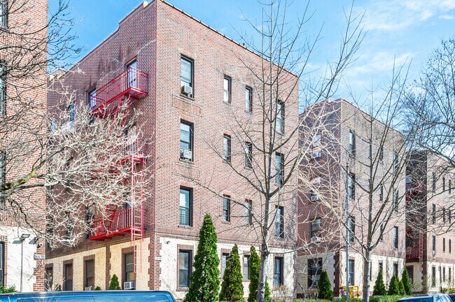 Building Photo - 14441 Roosevelt Ave