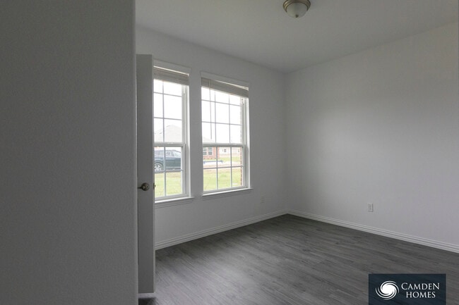 Building Photo - 2752 William St