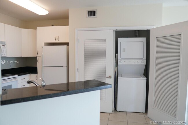 Building Photo - 1401 SW 22nd St