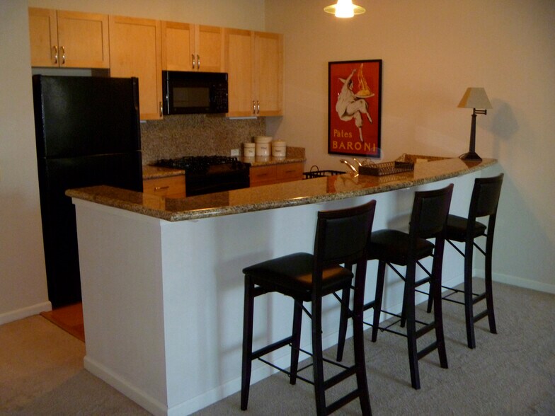 kitchen - 1620 NE Broadway St