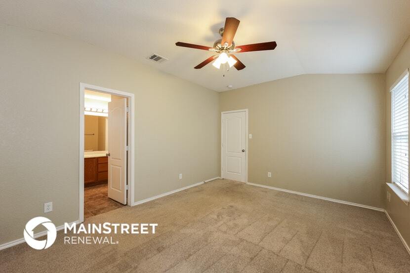 Building Photo - 10211 Round Rock Way