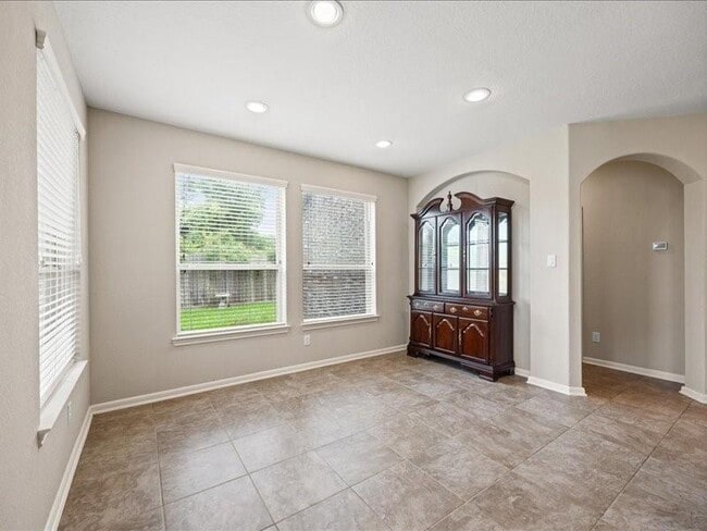 Building Photo - 1614 Mahan Dr