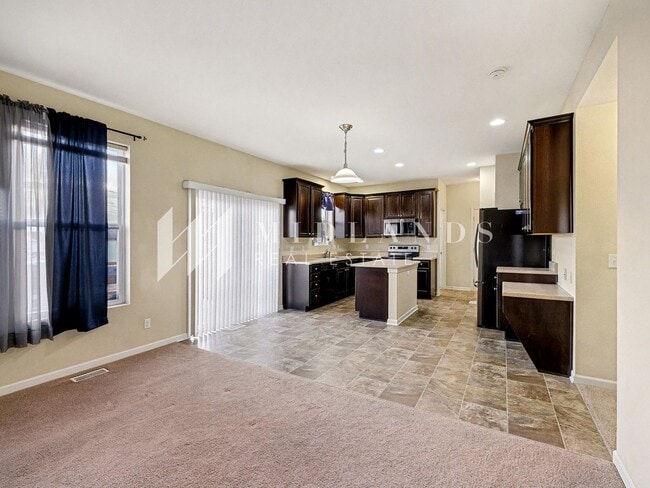 Building Photo - Papillion 2 Story