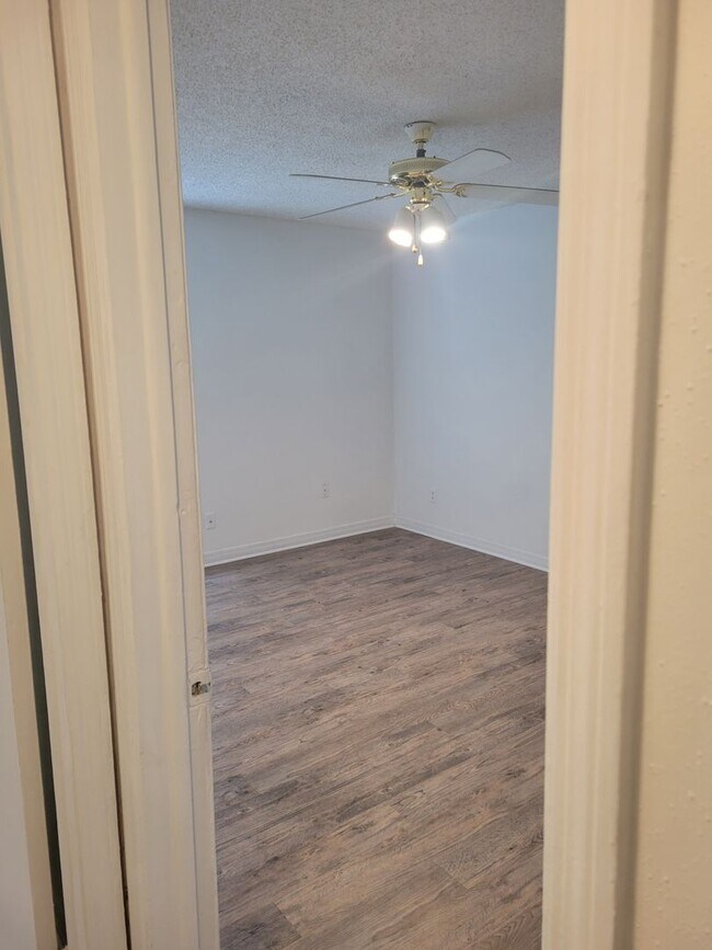 Building Photo - Two bedroom condo