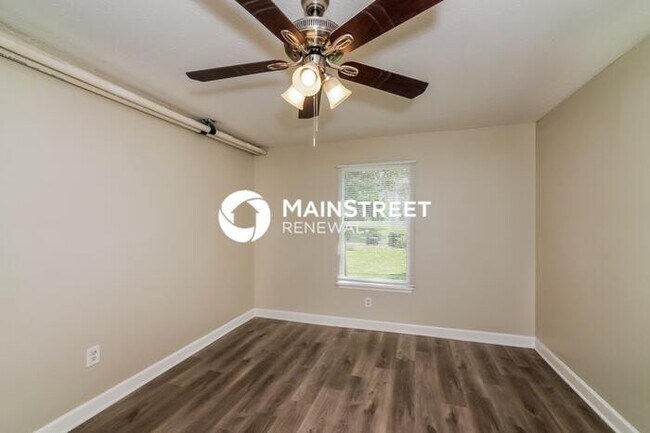 Building Photo - 3 Bedroom Pet-Friendly Home in Louisville,...