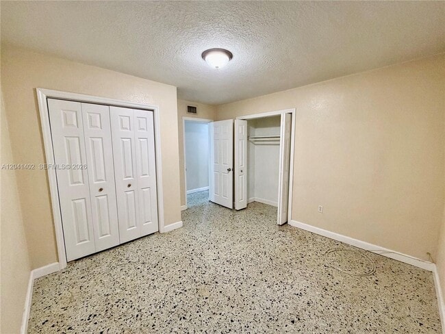 Building Photo - 911 NW 22nd Pl