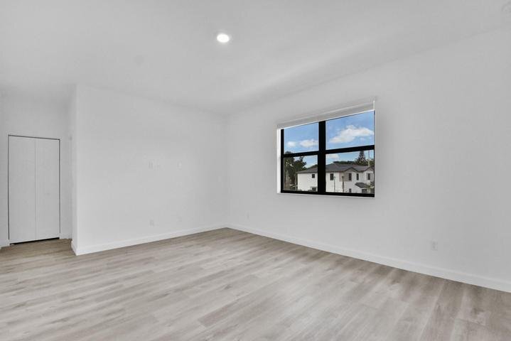Building Photo - 4074 Highland Oaks Dr