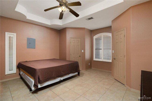 Building Photo - 682 Alto Bonito St