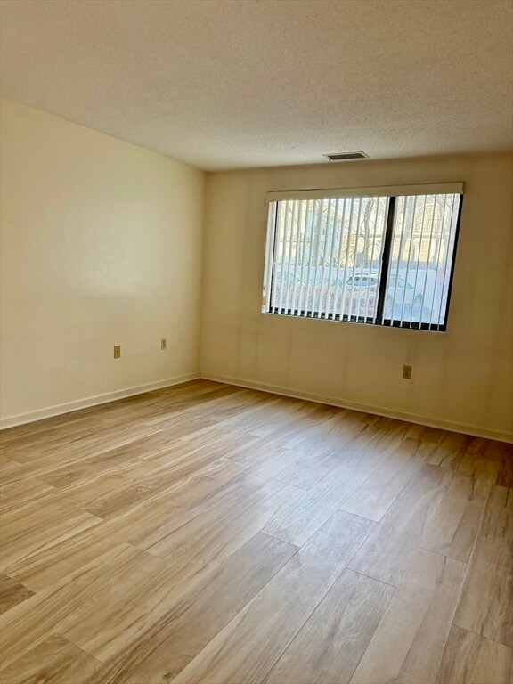 Building Photo - 8 9th St