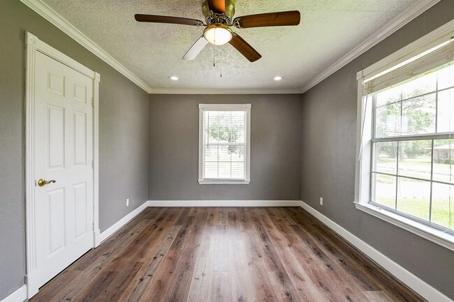 Building Photo - 3017 Barberry Dr
