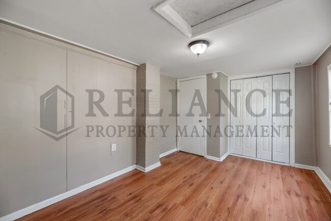 Building Photo - 351 S All Hallows St