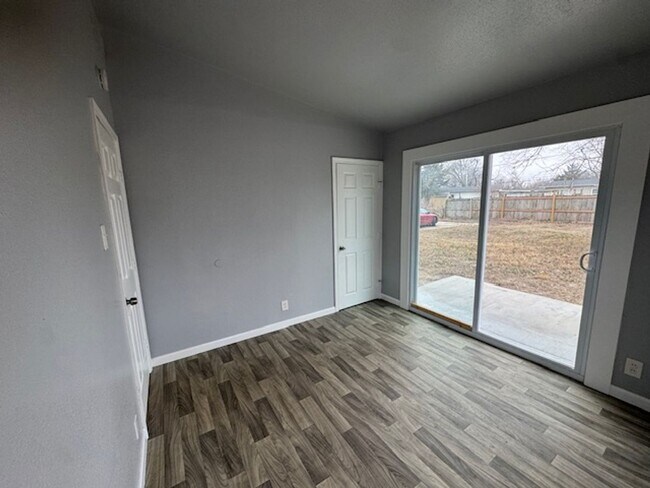 Building Photo - Three Bedroom, One Bath for Rent