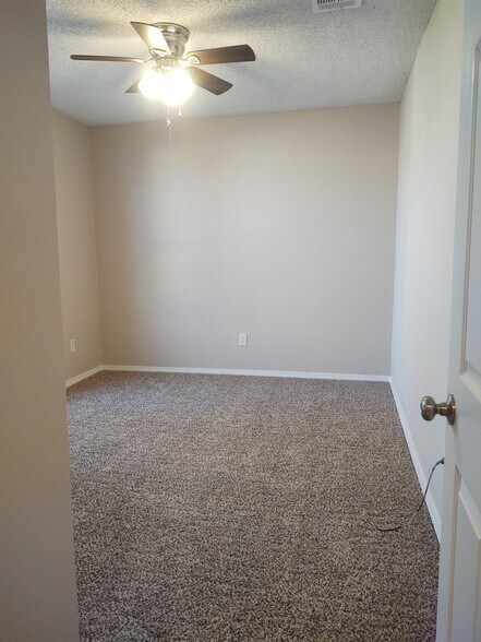 Building Photo - 2819 Tilles Ave
