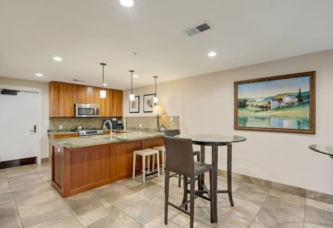 Building Photo - 2Bd/1.75Ba Kirkland Condo