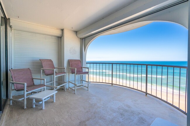 Building Photo - Beautiful Direct Oceanfront Condo in Dayto...