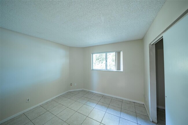 Building Photo - 3453 NW 44th St