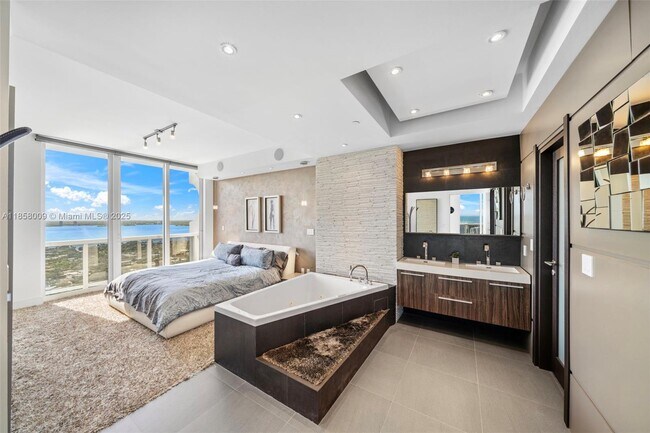 Building Photo - 4775 Collins Ave