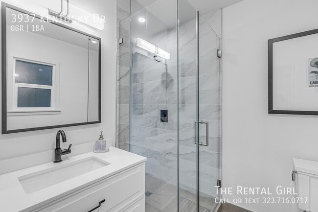 Building Photo - 3937 Kentucky Dr