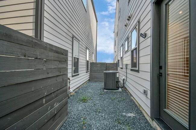 Building Photo - 4510 Old Yale St