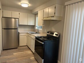 Building Photo - RECENTLY REFRESHED RALEIGH HILLS TOWNHOME ...