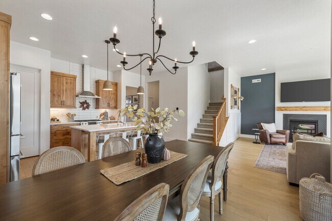 Building Photo - Beautiful 4 bed 2.5 bath home