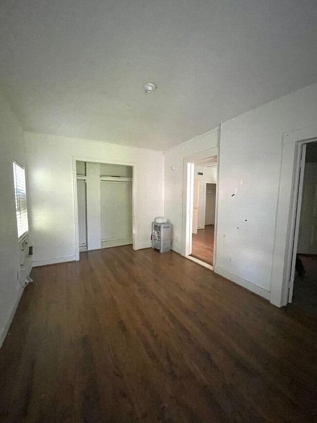 Building Photo - Cedar Crest Home 3 Bed, 1 Bath