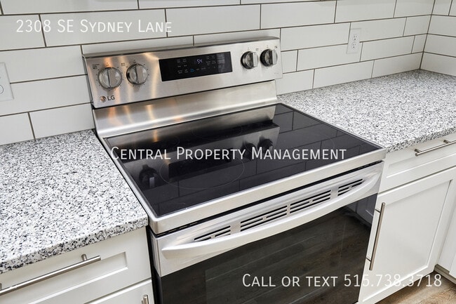 Building Photo - 2308 SE Sydney Ln