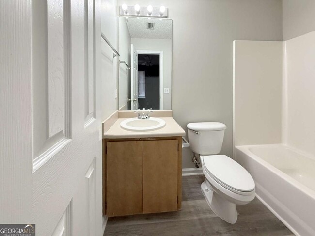 Building Photo - 426 Admiral's Walk Dr