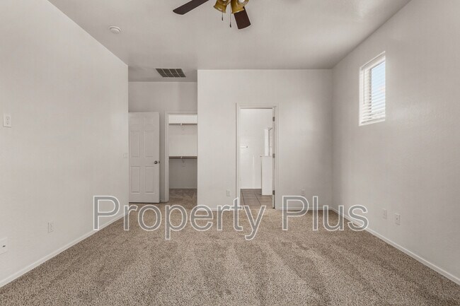 Building Photo - 4211 N 153rd Dr