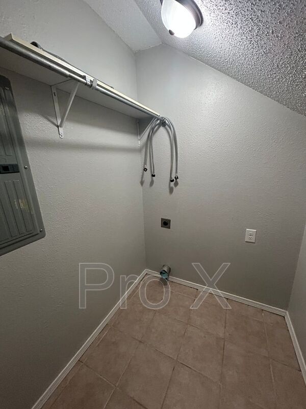 Building Photo - 3501 SW Landau Ct