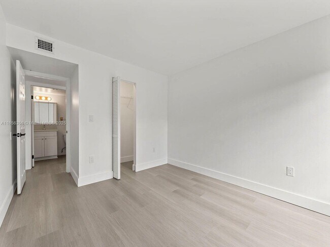 Building Photo - 13870 SW 62nd St