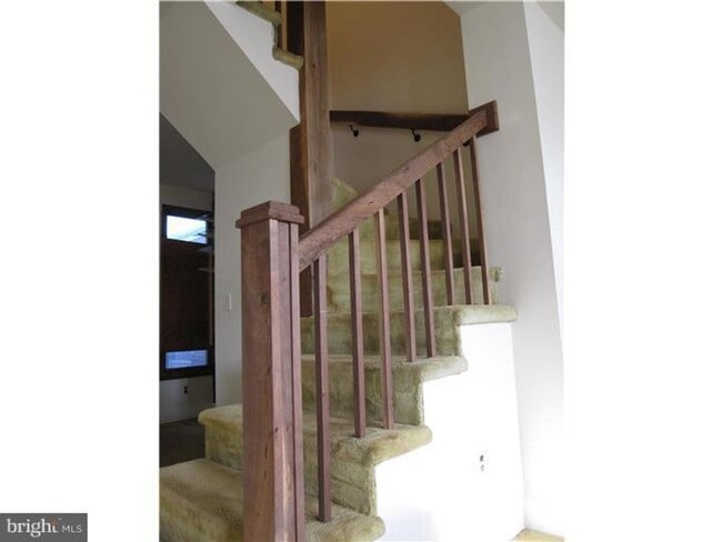 Building Photo - 2 bedroom townhouse for rent